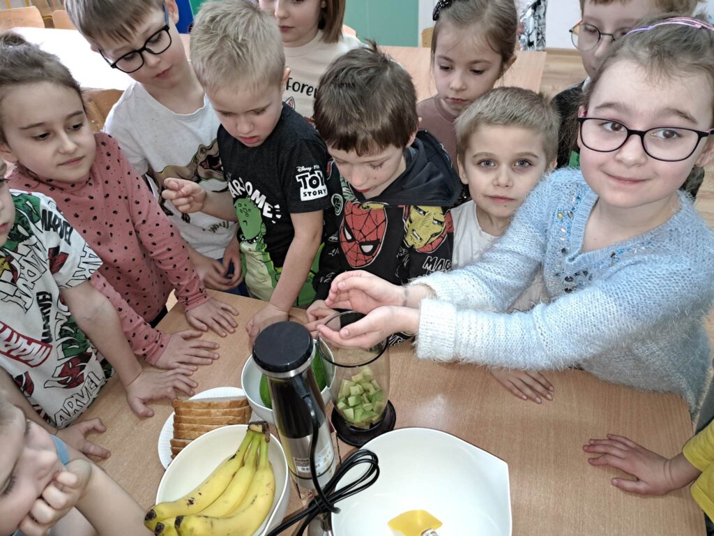 Zajęcia kulinarne w przedszkolu- zdjęcie 5